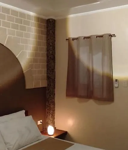 Banamboo Hostel Badian